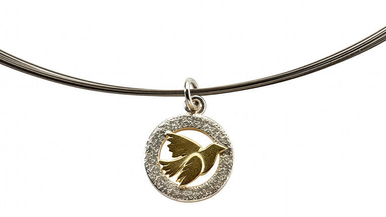 Goldene TAUBE in Silberkreis als Anhänger an Seil