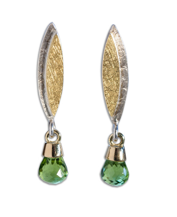 Ohrhänger mit Peridotpampel in Silber und Gold