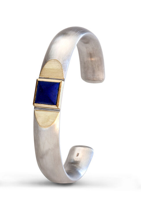 Armreif in Silber mit Goldbelötung und Lapis Lazuli in Goldfassung