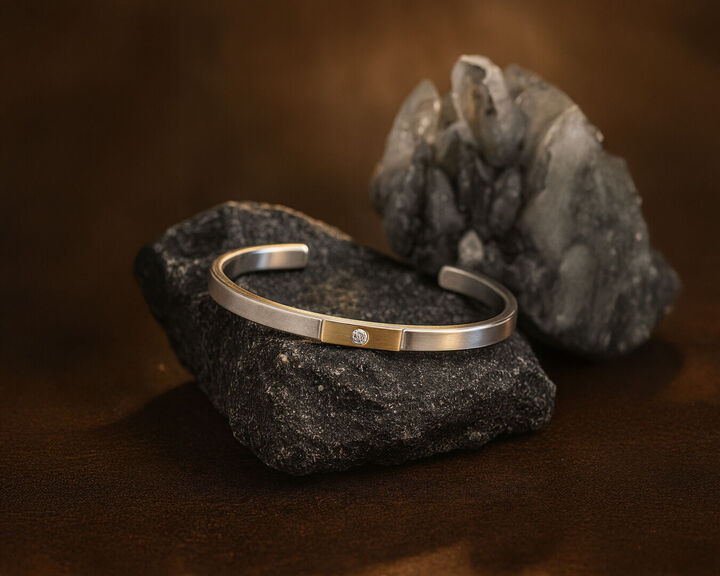 Armreif in Silber mit Goldbelötung und Brillant